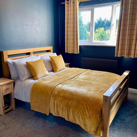 Large 5 Bed Detached House Near Stansted Airport With Parking For 2 Vehicles! Stansted Stays Stansted Mountfitchet Esterno foto