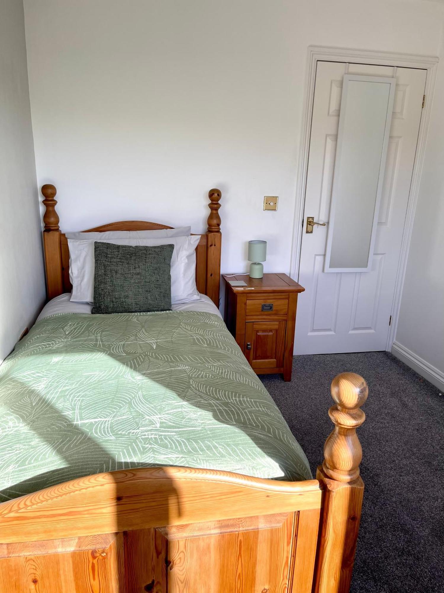 Large 5 Bed Detached House Near Stansted Airport With Parking For 2 Vehicles! Stansted Stays Stansted Mountfitchet Esterno foto