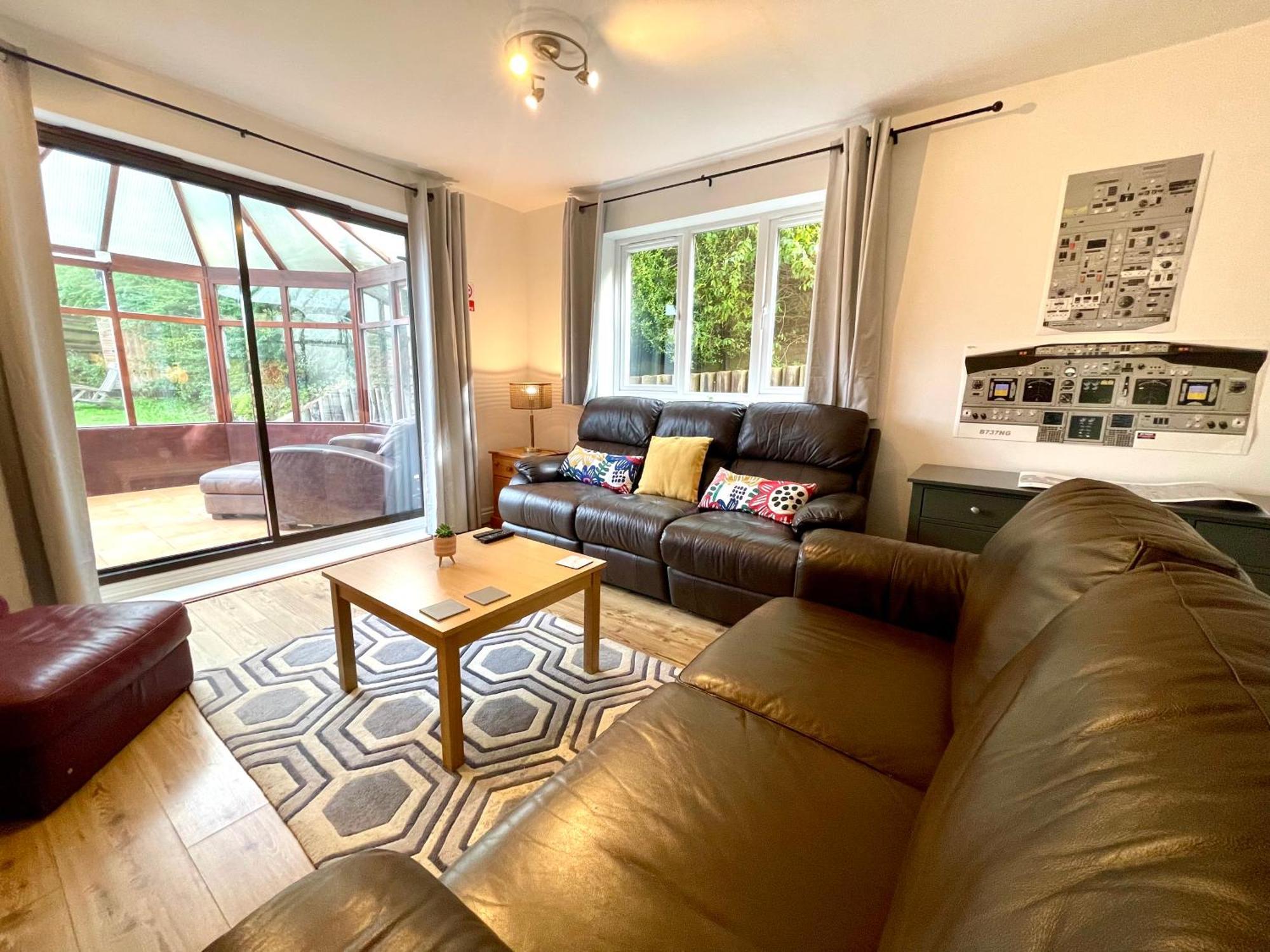 Large 5 Bed Detached House Near Stansted Airport With Parking For 2 Vehicles! Stansted Stays Stansted Mountfitchet Esterno foto
