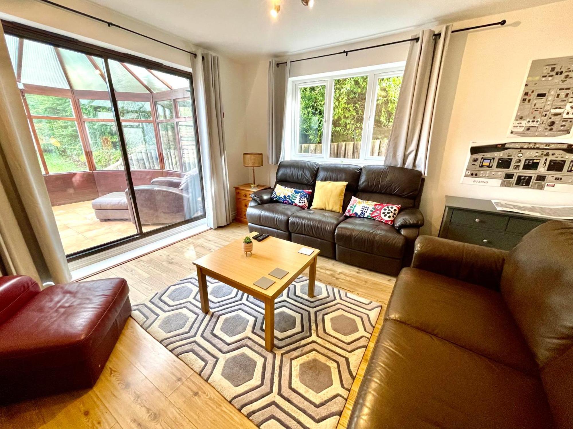 Large 5 Bed Detached House Near Stansted Airport With Parking For 2 Vehicles! Stansted Stays Stansted Mountfitchet Esterno foto