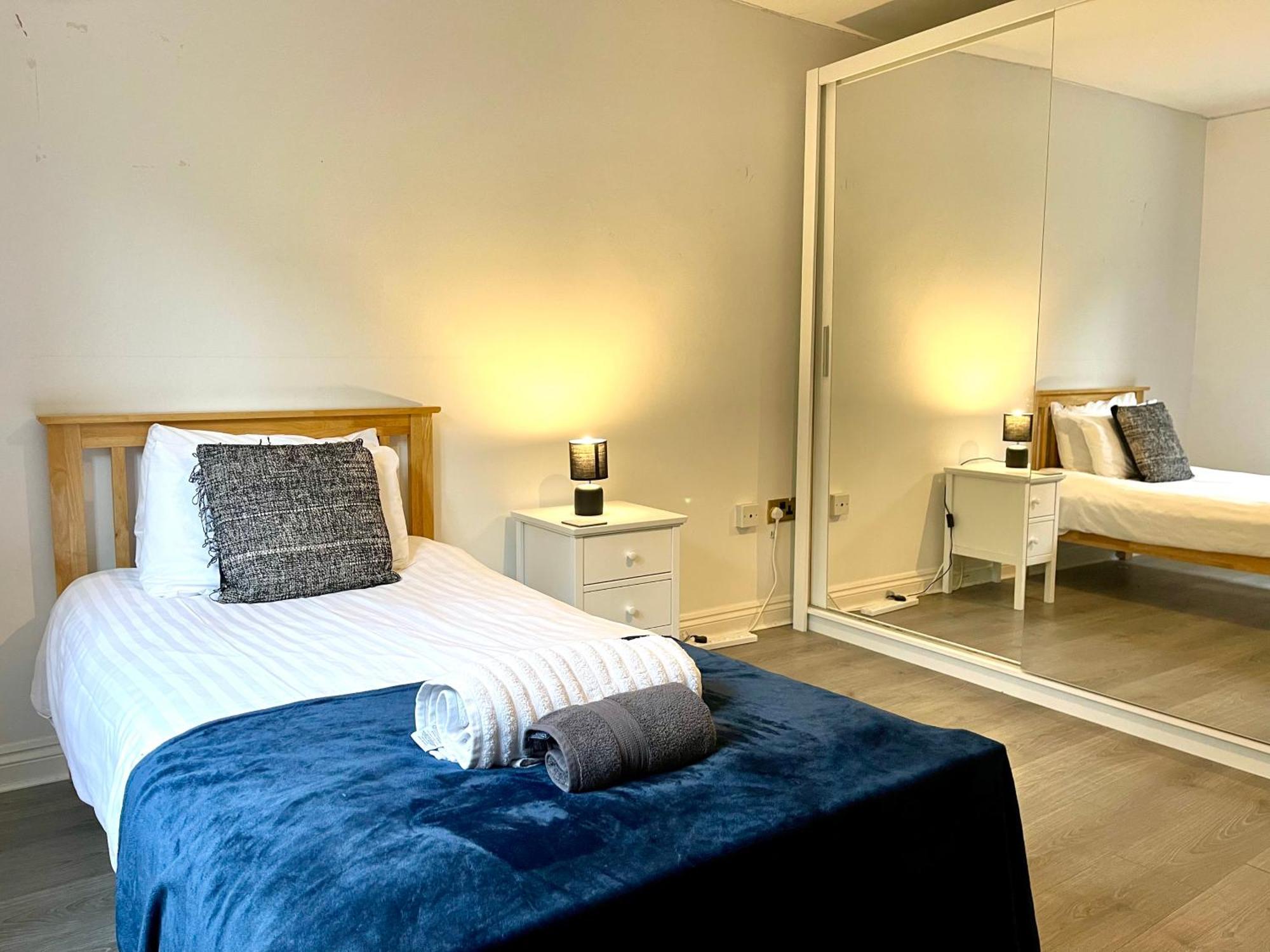 Large 5 Bed Detached House Near Stansted Airport With Parking For 2 Vehicles! Stansted Stays Stansted Mountfitchet Esterno foto